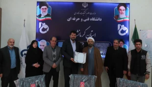 به مناسبت گرامیداشت وحدت حوزه و دانشگاه صورت گرفت:
تقدیر از ائمه محترم جماعت آموزشکده های استان کرمانشاه 4
