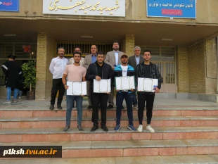 برای اولین بار در دانشگاه فنی و حرفه ای کرمانشاه برگزارشد:
جشن بزرگ فارغ التحصیلی سال ۱۴۰۲ 13
