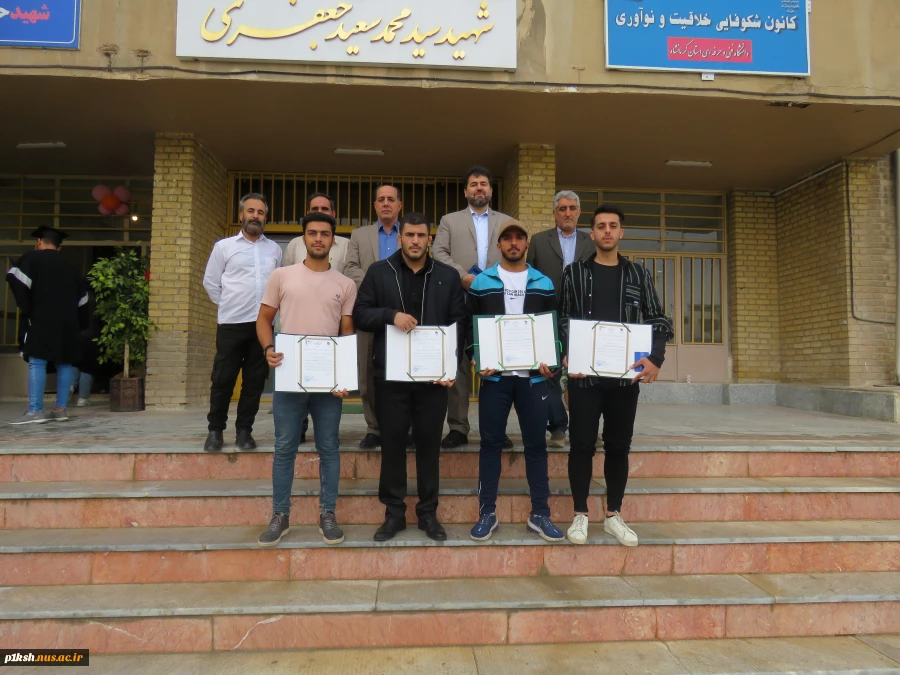 برای اولین بار در دانشگاه فنی و حرفه ای کرمانشاه برگزارشد:
جشن بزرگ فارغ التحصیلی سال ۱۴۰۲ 13