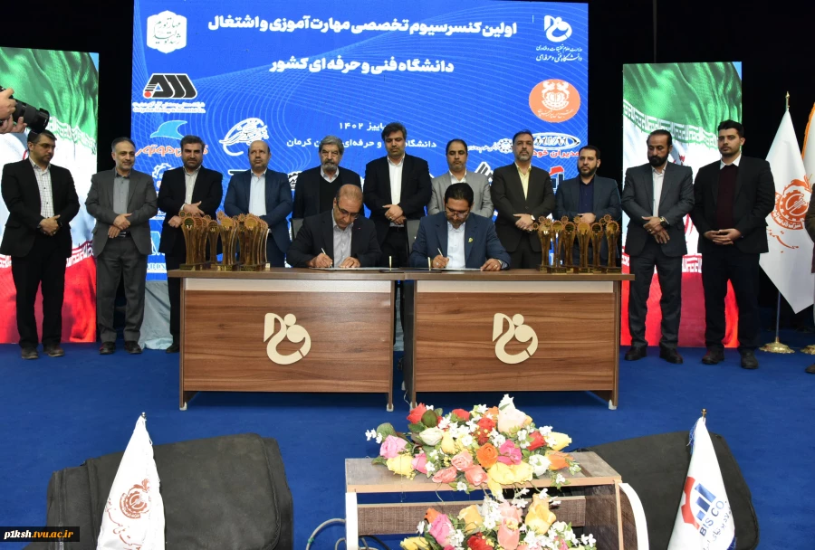 رئیس کمیسیون اشتغال، مهارت و دانش‌بنیان دانشگاه فنی و حرفه‌ای:
امضای 19 تفاهم‌نامه همکاری بین دانشگاه و صاحبان صنایع ملی و منطقه‌ای در دانشگاه فنی و حرفه‌ای استان کرمان 3