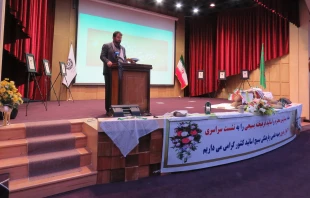برگزاری نشست سراسری 30 هزارنفری جبهه علمی و فرهنگی بسیج اساتید کشور 
 7