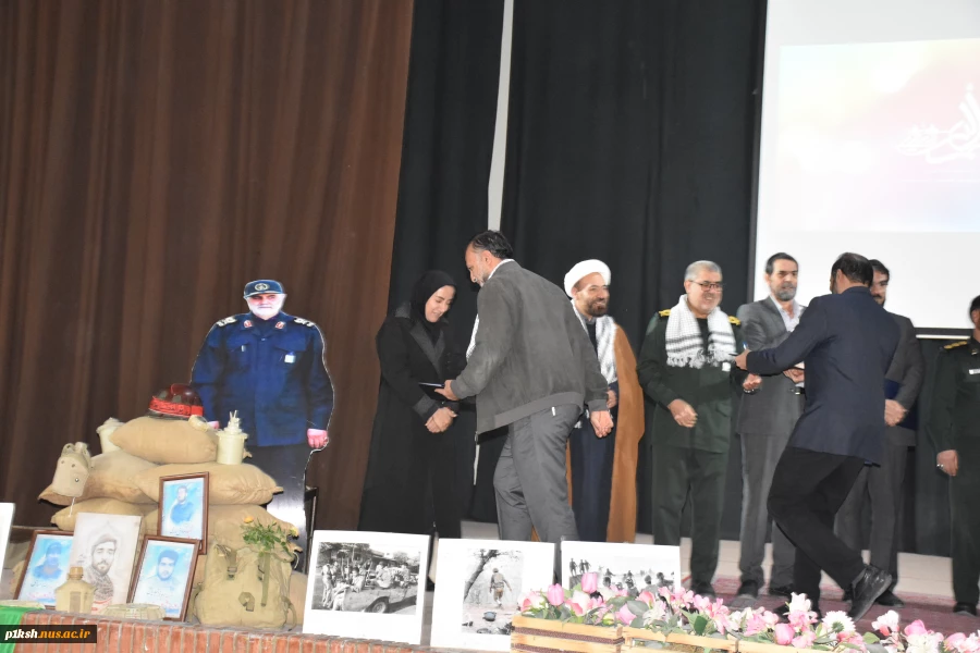 همزمان با سراسر کشور:
تجلیل از ایثارگران گرانقدر دانشگاه فنی و حرفه‌ای 6