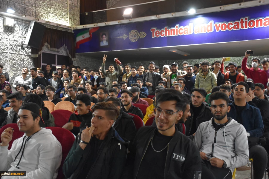 با استقبال بی نظیر دانشجویان:
مراسم روز دانشجو در دانشگاه فنی و حرفه ای استان کرمانشاه برگزار گردید 11