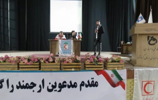 به مناسبت روز دانشجو برگزارگردید:
 مراسم پیوند هلال احمر و دانشگاه 9