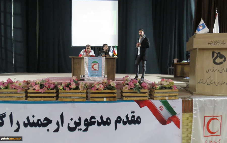 به مناسبت روز دانشجو برگزارگردید:
 مراسم پیوند هلال احمر و دانشگاه 9