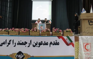 به مناسبت روز دانشجو برگزارگردید:
 مراسم پیوند هلال احمر و دانشگاه 10