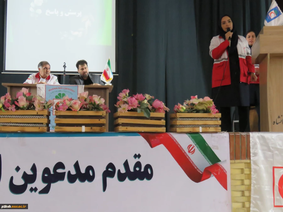 به مناسبت روز دانشجو برگزارگردید:
 مراسم پیوند هلال احمر و دانشگاه 12