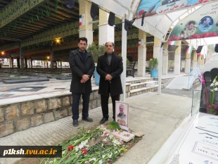 همزمان با سالروز پیروزی شکوهمند انقلاب اسلامی:
عطر افشانی و گلباران گلزار شهیدان کرمانشاه 3
