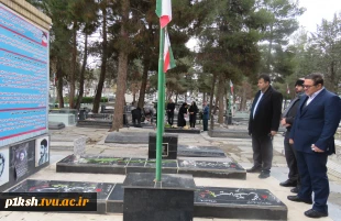 همزمان با سالروز پیروزی شکوهمند انقلاب اسلامی:
عطر افشانی و گلباران گلزار شهیدان کرمانشاه 6