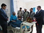 به مناسبت ولادت حضرت ابوالفضل عباس(ع) و روز جانباز انجام شد:
عیادت ریاست دانشگاه فنی و حرفه ای استان  از جانباز جنگ تحمیلی 2