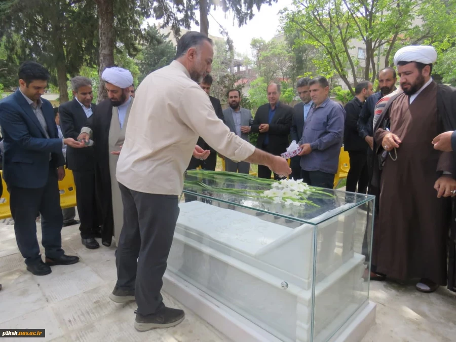 مراسم غبار روبی و عطر افشانی مزار شهید گمنام دانشگاه فنی و حرفه ای استان کرمانشاه
 2