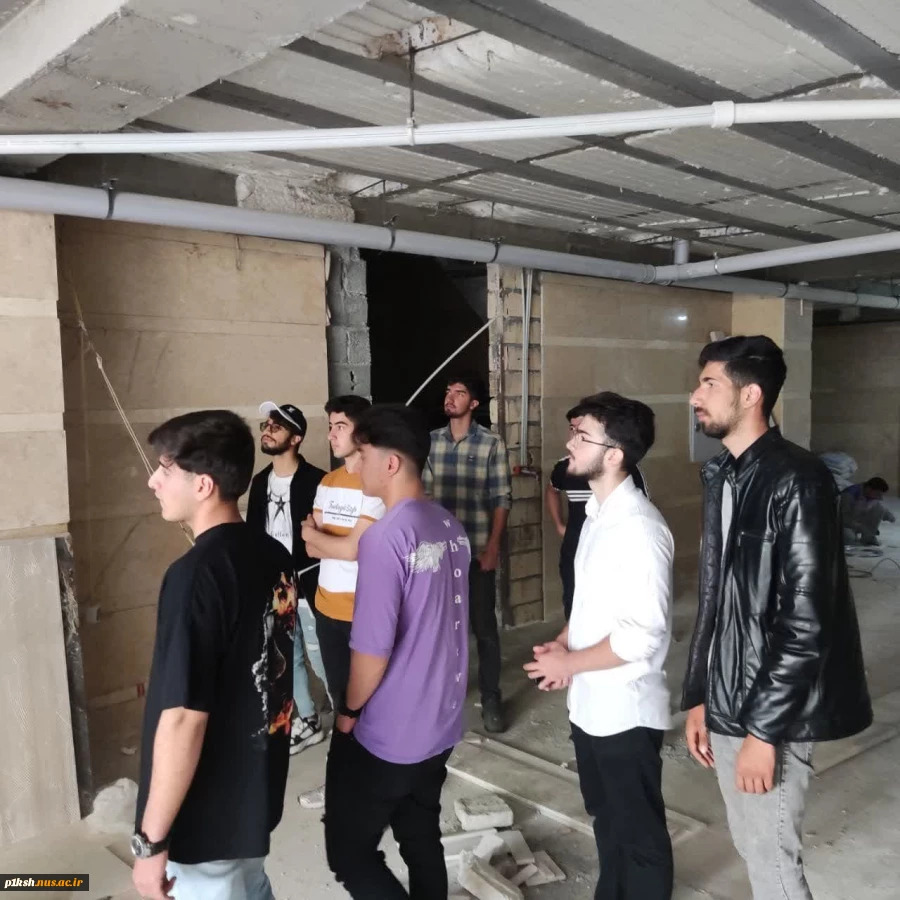 در ادامه تورهای آموزشی صورت گرفت:
بازدید دانشجویان رشته عمران از پروژه های تزیینات داخلی در حال ساخت 4