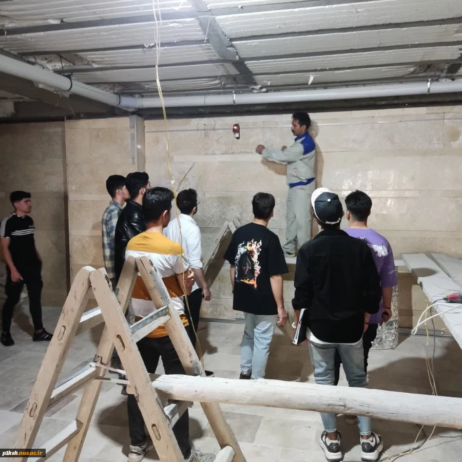 در ادامه تورهای آموزشی صورت گرفت:
بازدید دانشجویان رشته عمران از پروژه های تزیینات داخلی در حال ساخت 6