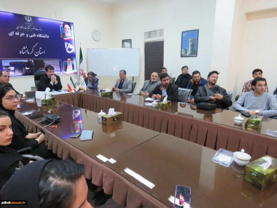 کرسی آزاد اندیشی با موضوع مطالبه گری در حوزه های فرهنگی اجتماعی سیاسی و آموزشی در دانشگاه فنی و حرفه ای استان کرمانشاه برگزار شد 7