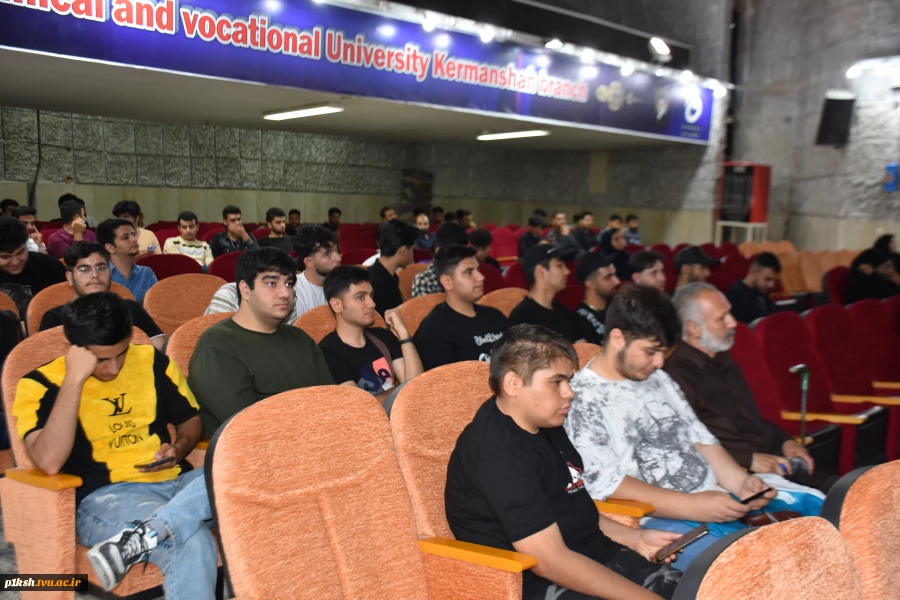 در دانشگاه فنی وحرفه ای استان کرمانشاه برگزار شد:
برگزاری مراسم وداع با شهید خدمت 11