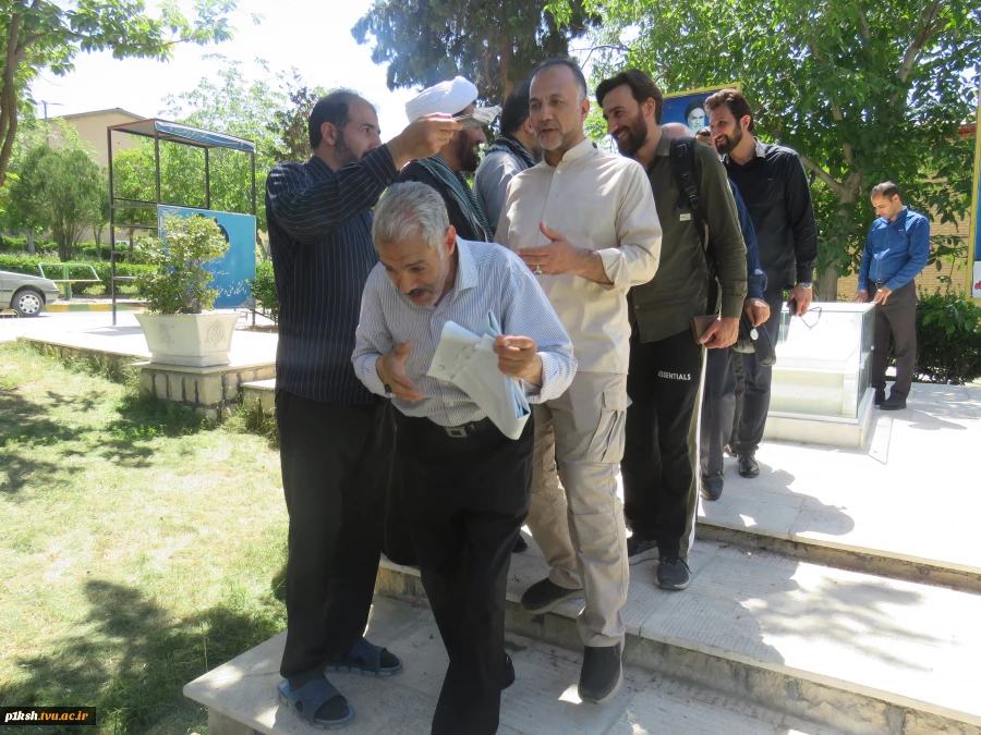 مزین به نام کاروان یاران شهدای خدمت:
اعزام اساتید و کارکنان دانشگاه فنی و حرفه ای واحد استان کرمانشاه به مرقد حضرت امام خمینی (ره) 2