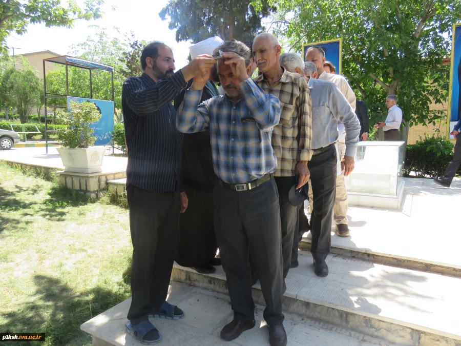 مزین به نام کاروان یاران شهدای خدمت:
اعزام اساتید و کارکنان دانشگاه فنی و حرفه ای واحد استان کرمانشاه به مرقد حضرت امام خمینی (ره) 11