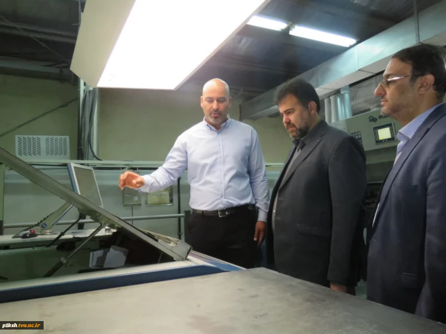 به منظور فراهم کردن مقدمه لازم برای انعقاد تفاهم نامه صورت گرفت:
بازدید ریاست و مسئولین دانشگاه فنی و حرفه ای استان کرمانشاه از کارخانه غرب کارتن 13