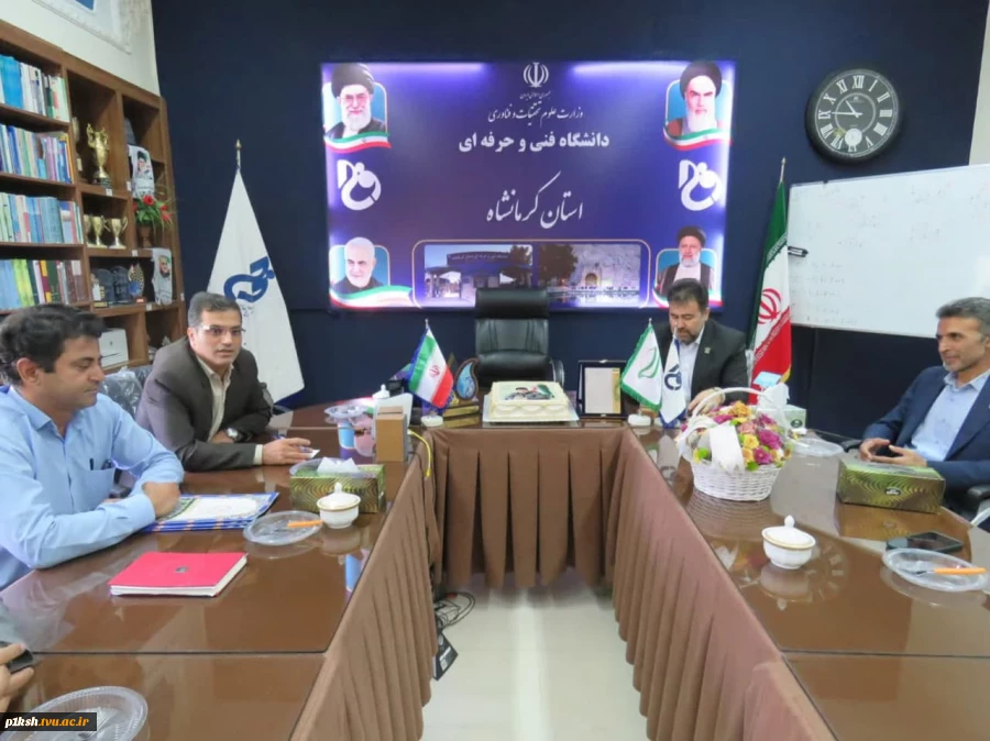 بازدید هیات نظارت و ارزیابی استان کرمانشاه از حوزه های برگزاری آزمون پایان نیمسال آموزشکده فنی و حرفه ای شماره یک کرمانشاه 9