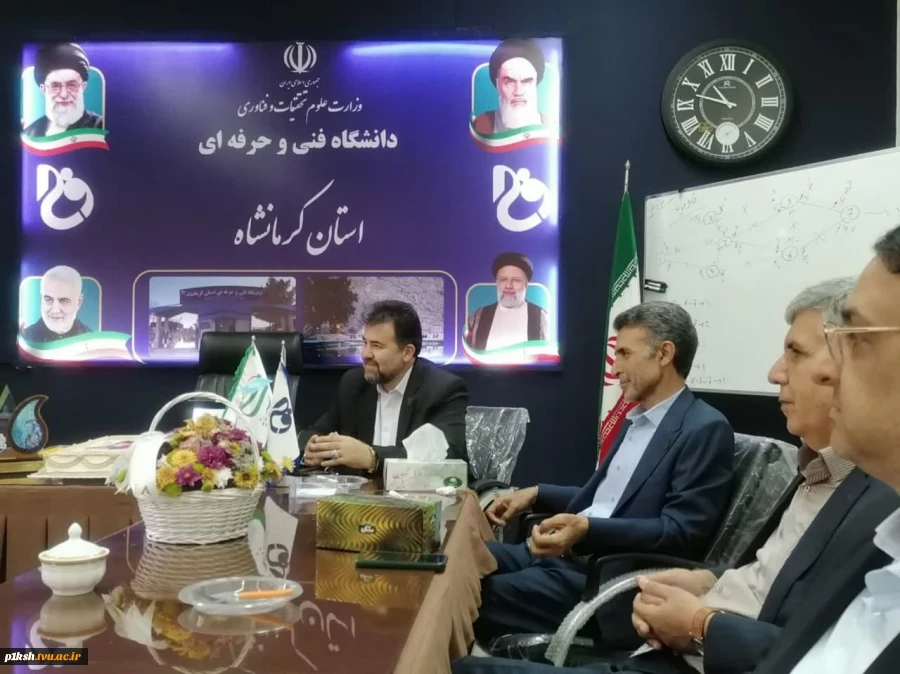 بازدید هیات نظارت و ارزیابی استان کرمانشاه از حوزه های برگزاری آزمون پایان نیمسال آموزشکده فنی و حرفه ای شماره یک کرمانشاه 5
