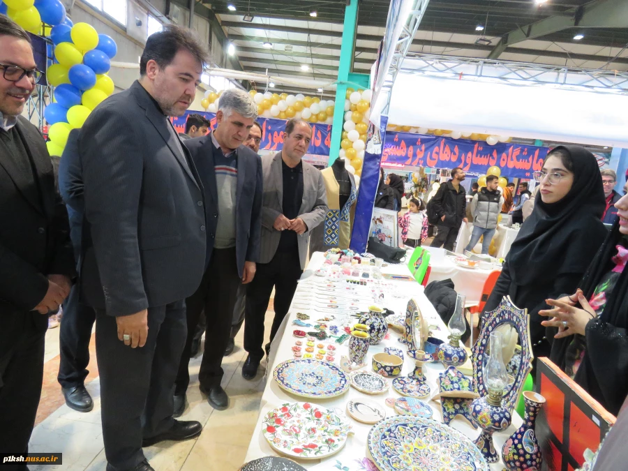 بازدید ریاست دانشگاه ملی مهارت واحد استان کرمانشاه از نمایشگاه هفته پژوهش 
 8