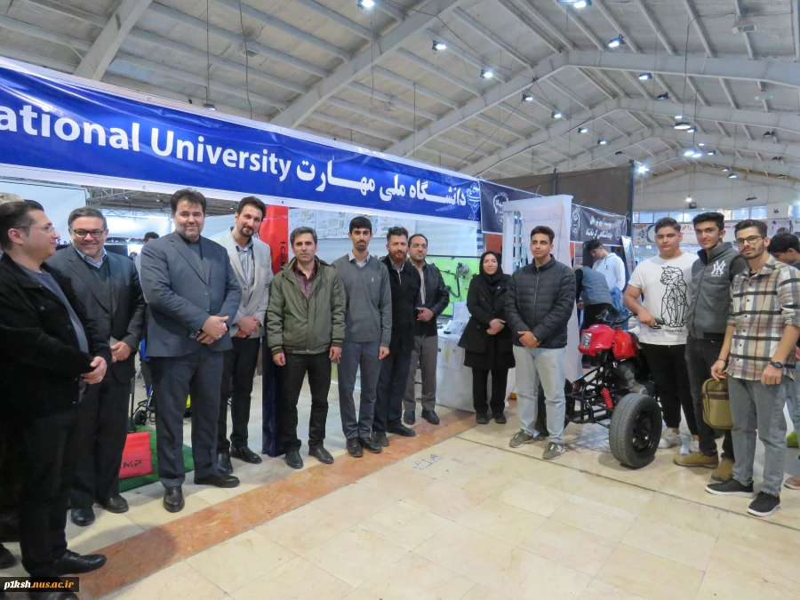 بازدید ریاست دانشگاه ملی مهارت واحد استان کرمانشاه از نمایشگاه هفته پژوهش 
 9