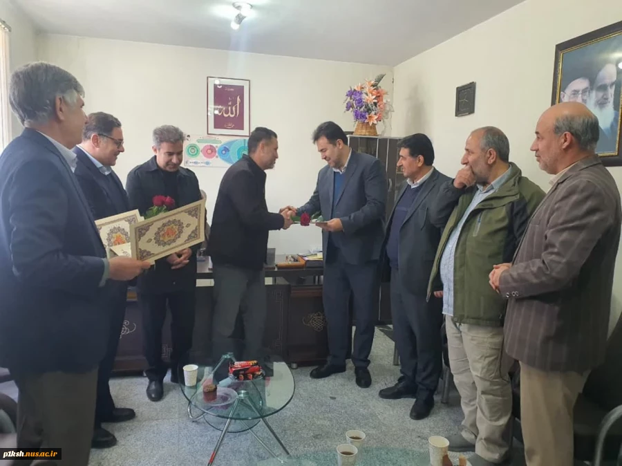 به مناسبت میلاد امام حسین (ع) و روز پاسدار انجام شد:
دیدار ریاست و مسئولین دانشگاه ملی مهارت استان با اعضای بسیج اساتید
 6