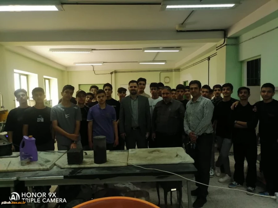 در راستای شناساندن ظرفیت ها ی دانشگاه ملی مهارت و توجه دانش آموزان به ادامه تحصیل دراین دانشگاه صورت پذیرفت: 
بازدید دانش‌آموزان دبیرستان صابرین به مناسبت هفته مشاغل از آموزشکده ملی مهارت پسران شماره یک کرمانشاه 
 2