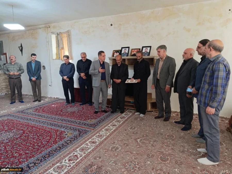 حضور مسئولین دانشگاه ملی مهارت استان کرمانشاه در منزل شهید سروان پاسدار احسان محمدی طهنه دانش آموخته دانشگاه ملی مهارت استان 3