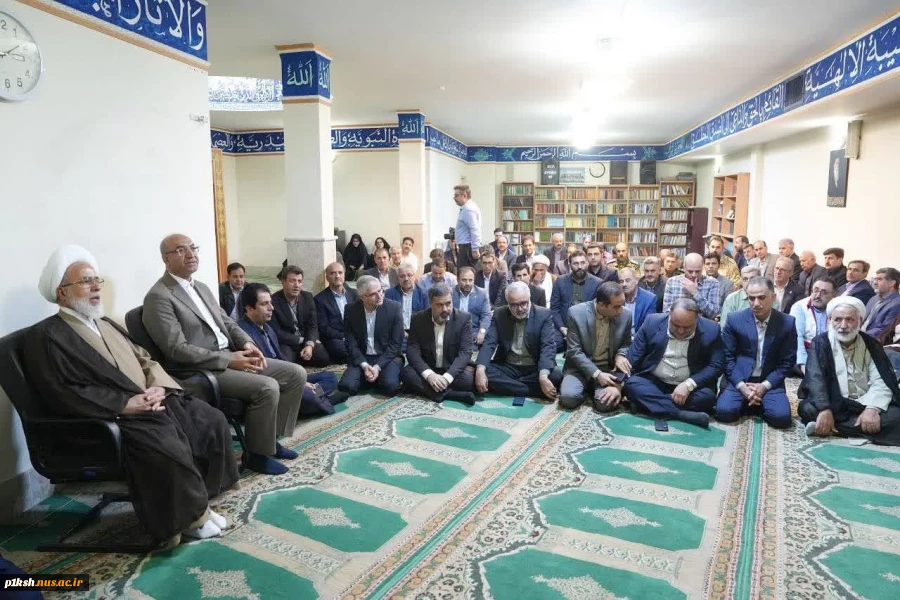 استاندار و جمعی از مدیران استان کرمانشاه، در اولین روز کاری هفته دولت، با نماینده ولی فقیه در استان و امام جمعه کرمانشاه، دیدار کردند 2