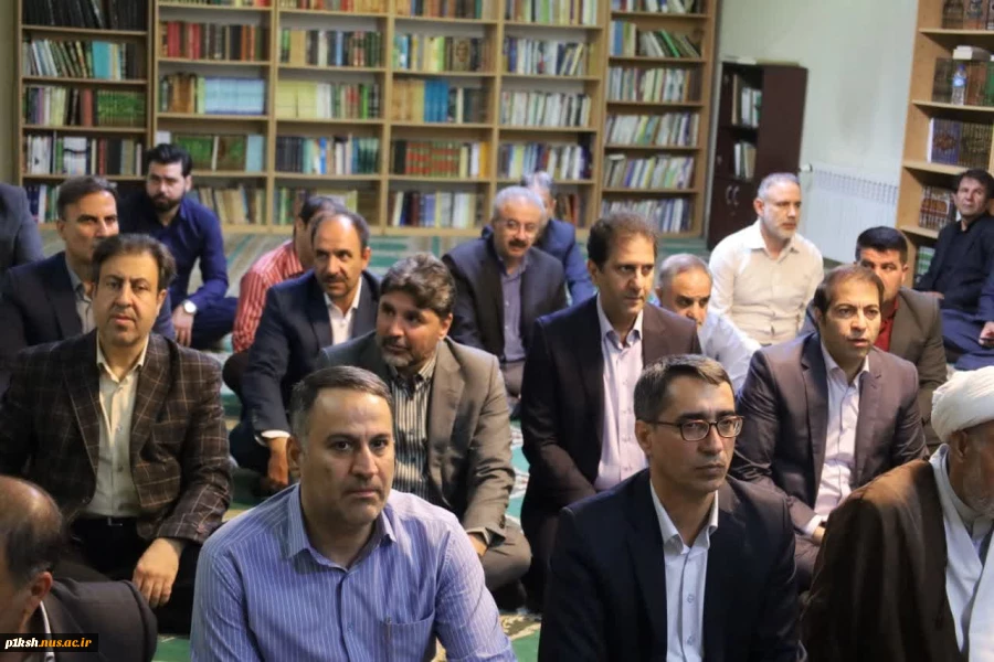 استاندار و جمعی از مدیران استان کرمانشاه، در اولین روز کاری هفته دولت، با نماینده ولی فقیه در استان و امام جمعه کرمانشاه، دیدار کردند 7