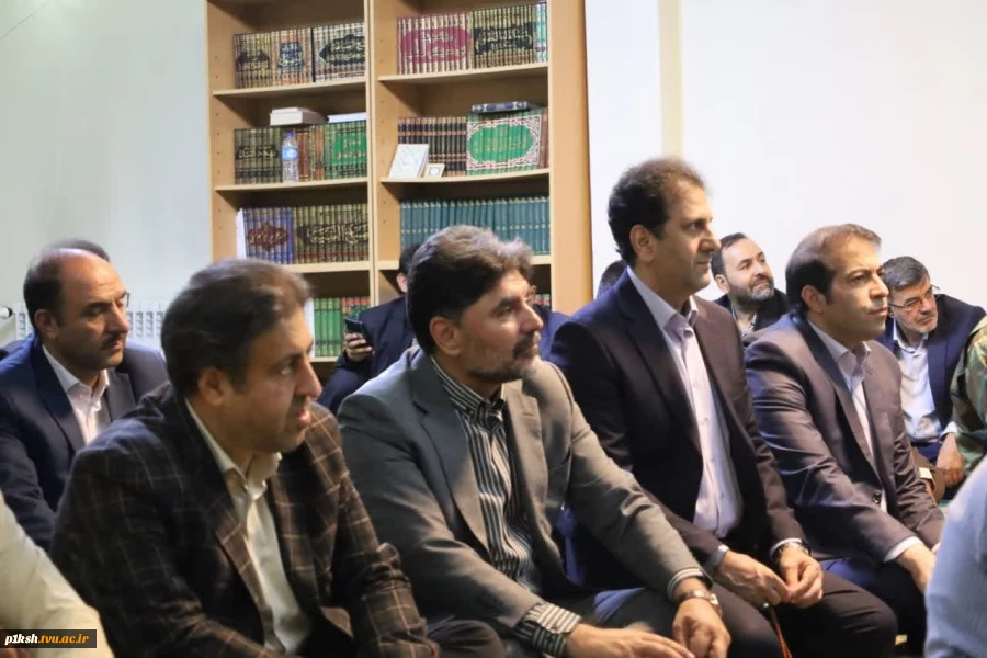استاندار و جمعی از مدیران استان کرمانشاه، در اولین روز کاری هفته دولت، با نماینده ولی فقیه در استان و امام جمعه کرمانشاه، دیدار کردند 8