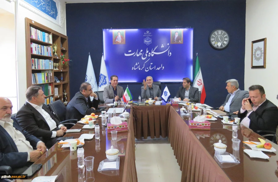 بازدید نماینده محترم مردم شریف کرمانشاه در مجلس شورای اسلامی از دانشگاه ملی مهارت استان کرمانشاه 10