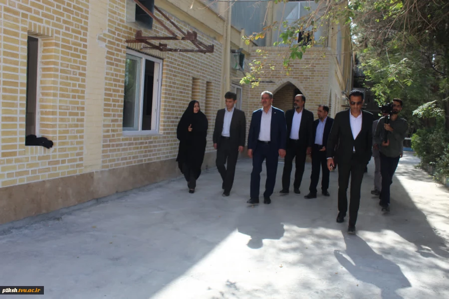 بازدید دکتر زمانی، رئیس دانشگاه ملی مهارت از خوابگاه آموزشکده‌ دختران کاشان 2