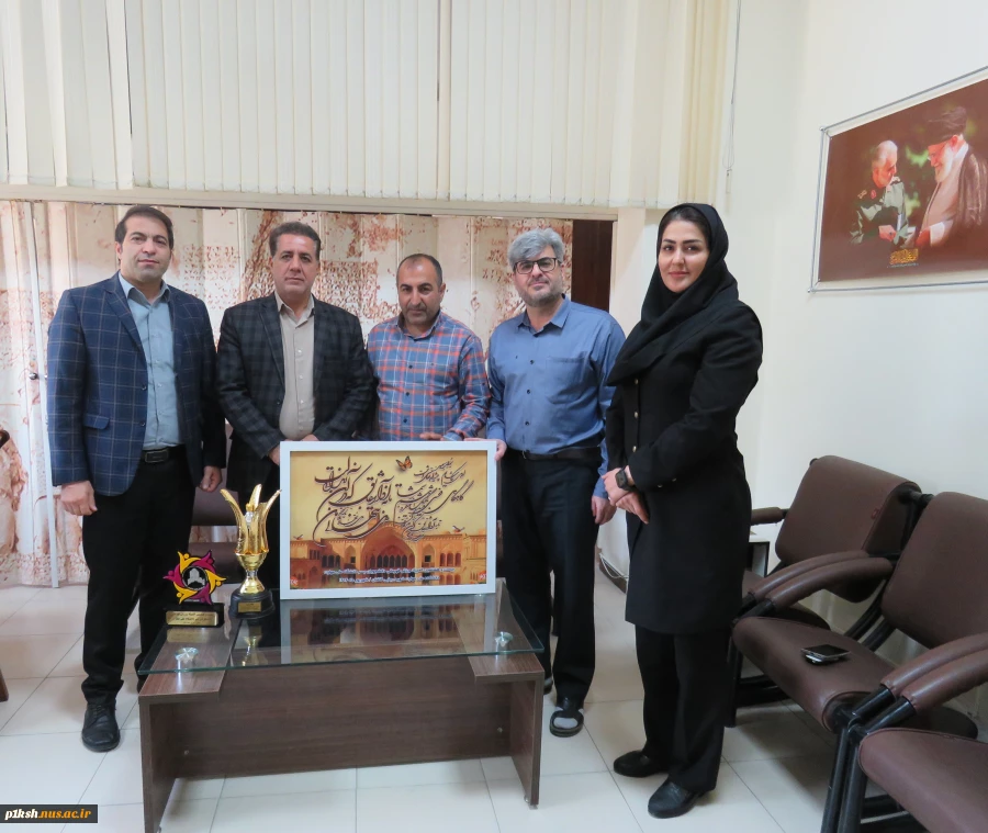 تقدیم کاپ نایب قهرمانی تیم تکواندو دانشجویان پسر به ریاست دانشگاه ملی مهارت استان کرمانشاه 2