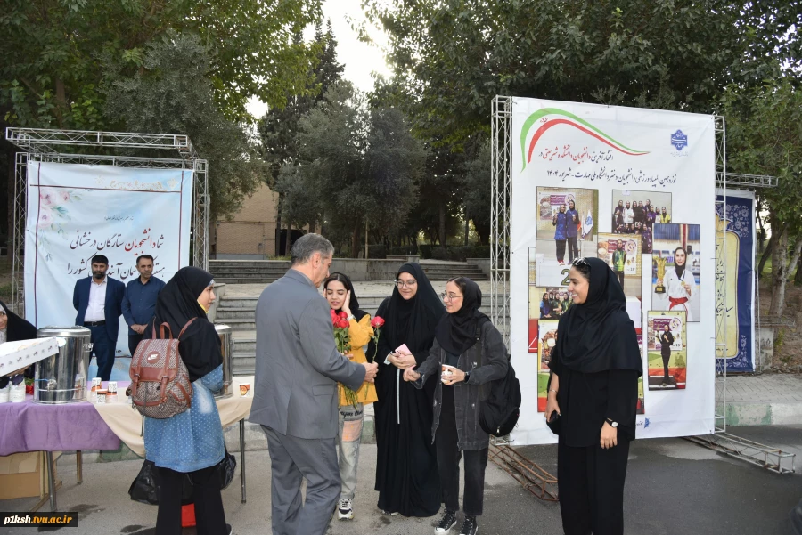 استقبال ریاست دانشگاه ملی مهارت از دانشجویان دانشکده شریعتی در اولین روز سال تحصیلی جدید دانشگاه

 2