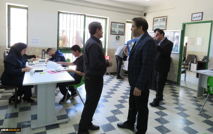 بازدید ریاست دانشگاه ملی مهارت استان از روند ثبت نام پذیرفته شدگان  3