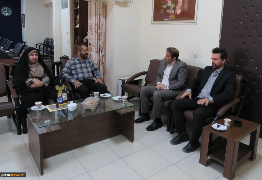 اهدا لوح تقدیر و تندیس یادبود رویداد کشوری سیمرغ2 به ریاست دانشگاه ملی مهارت استان کرمانشاه 4