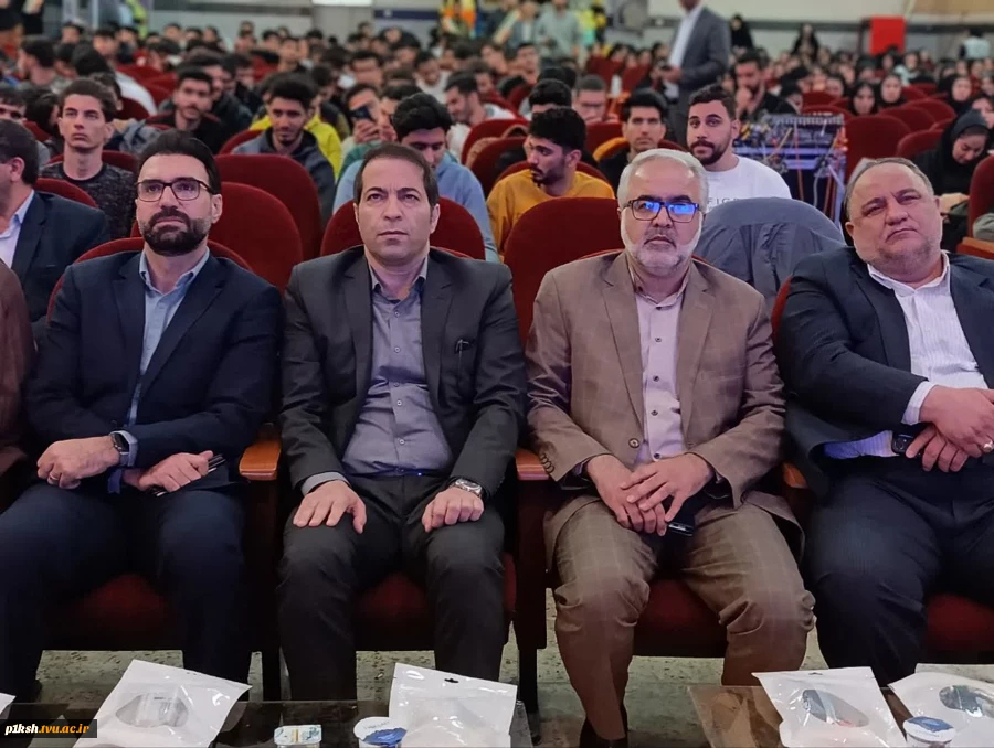 استاندار کرمانشاه در آیین استقبال از دانشجویان نوورود دانشگاه ملی مهارت واحد استان کرمانشاه: 
 حرکت دانشگاه‌ها به سمت کارآفرینی، نیاز امروز کشور است 2