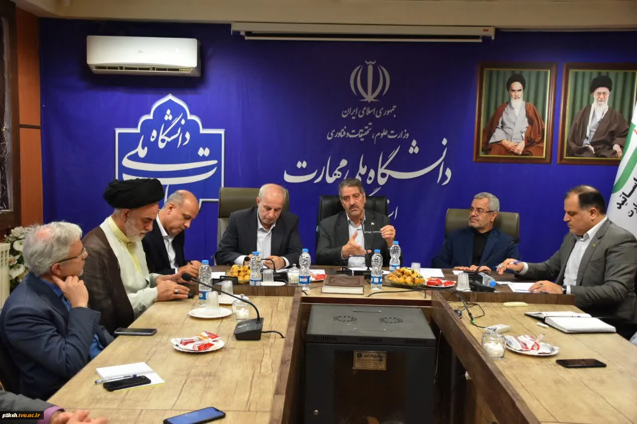 نشست رئیس دانشگاه ملی مهارت با اعضای هیئت‌علمی در آموزشکده پسران رشت (شهید چمران) _ واحد استانی گیلان