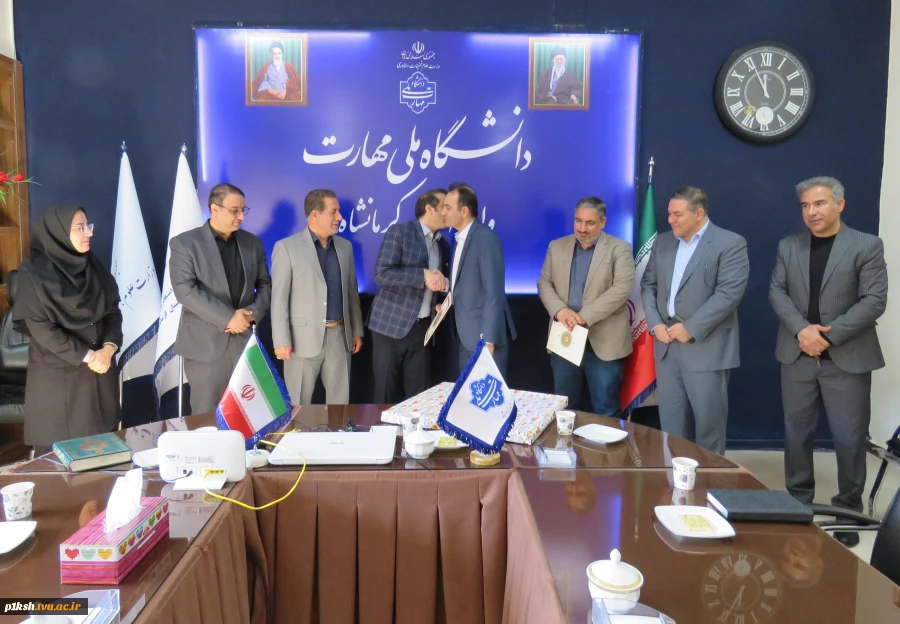 مراسم تکریم و معارفه معاونین سابق و جدید آموزشی پژوهشی دانشگاه ملی مهارت استان 10