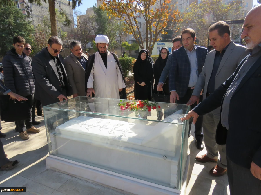 به بهانه هفته بسیج برگزار شد:
مراسم غبار روبی وتجدید میثاق اساتید، کارکنان و دانشجویان دانشگاه ملی مهارت استان کرمانشاه با شهید گمنام این دانشگاه 2