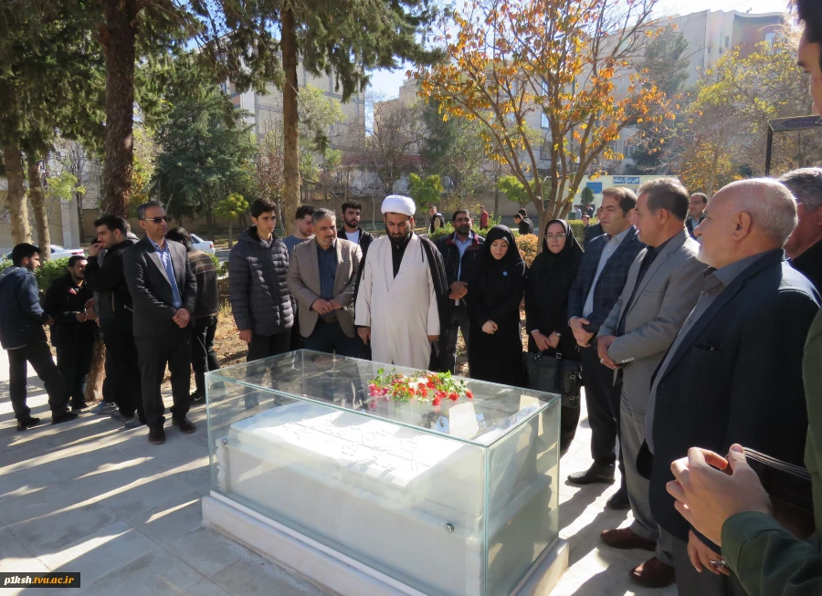 به بهانه هفته بسیج برگزار شد:
مراسم غبار روبی وتجدید میثاق اساتید، کارکنان و دانشجویان دانشگاه ملی مهارت استان کرمانشاه با شهید گمنام این دانشگاه 6