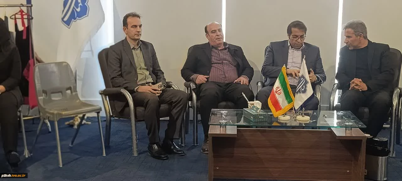 بازدیدمدیرکل توسعه مدیریت و منابع استانداری کرمانشاه از غرفه دانشگاه ملی مهارت استان کرمانشاه