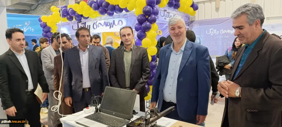 بازدیدریاست دانشگاه آزاد اسلامی واحد کرمانشاه از غرفه دانشگاه ملی مهارت 2
