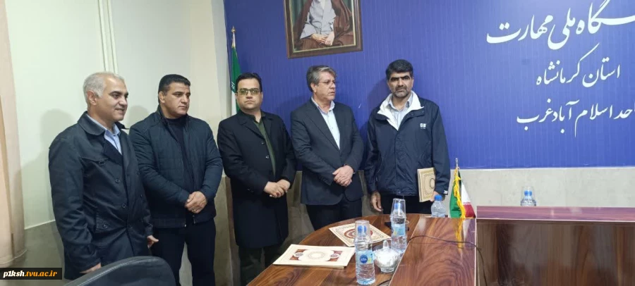 آموزشکده اسلام آبادغرب به عنوان غرفه برتر درنمایشگاه هفته پژوهش انتخاب شد 3