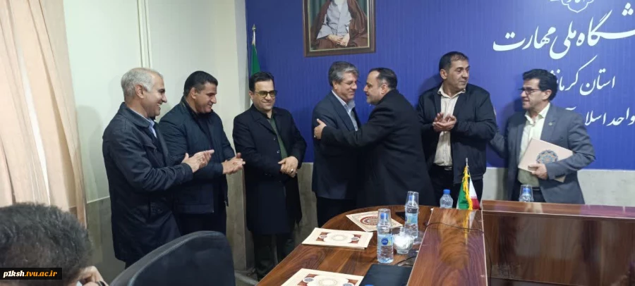 آموزشکده اسلام آبادغرب به عنوان غرفه برتر درنمایشگاه هفته پژوهش انتخاب شد 4