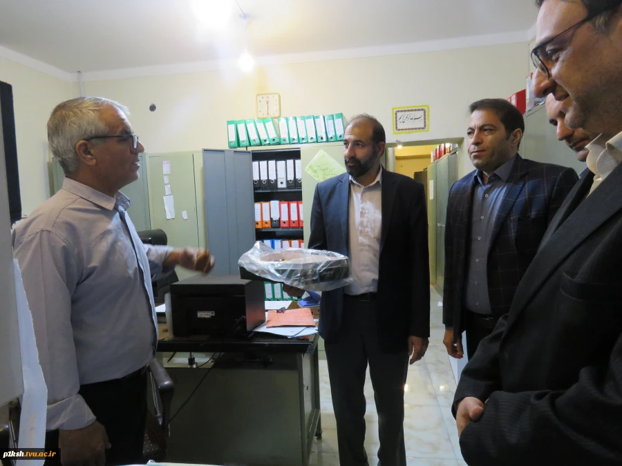 دیدار دکتر ابراهیمی با کارکنان حوزه های مختلف دانشگاه به مناسبت روز معلم 8