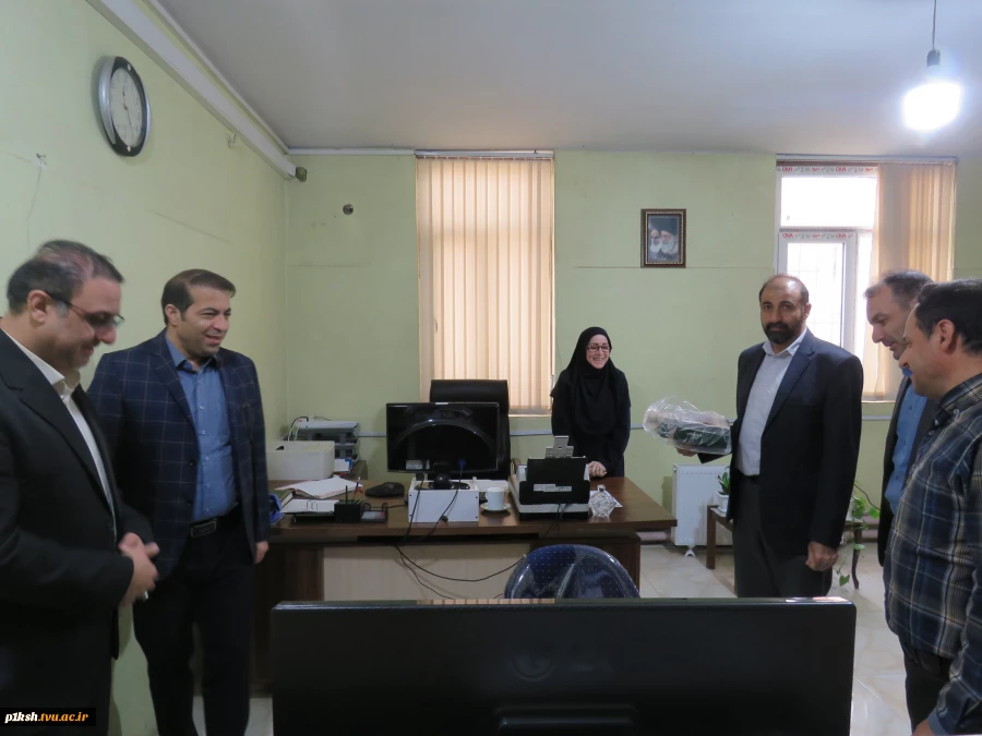 دیدار دکتر ابراهیمی با کارکنان حوزه های مختلف دانشگاه به مناسبت روز معلم 9
